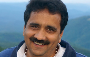 Dr. Lokesh Raturi Ayurveda expert