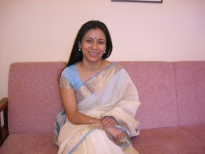 “Не забравяйте да дишате с пълни дробове и да се усмихвате” , съветва индийската учителка по йога Камлеш Барвал